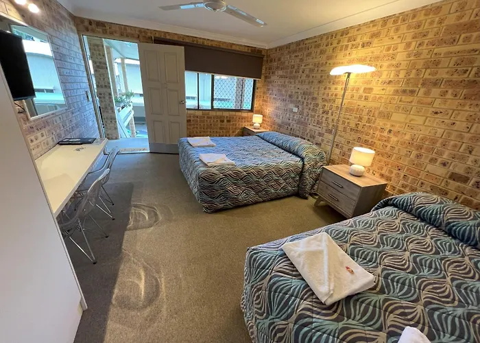Golden Beach Motor Inn, Caloundra