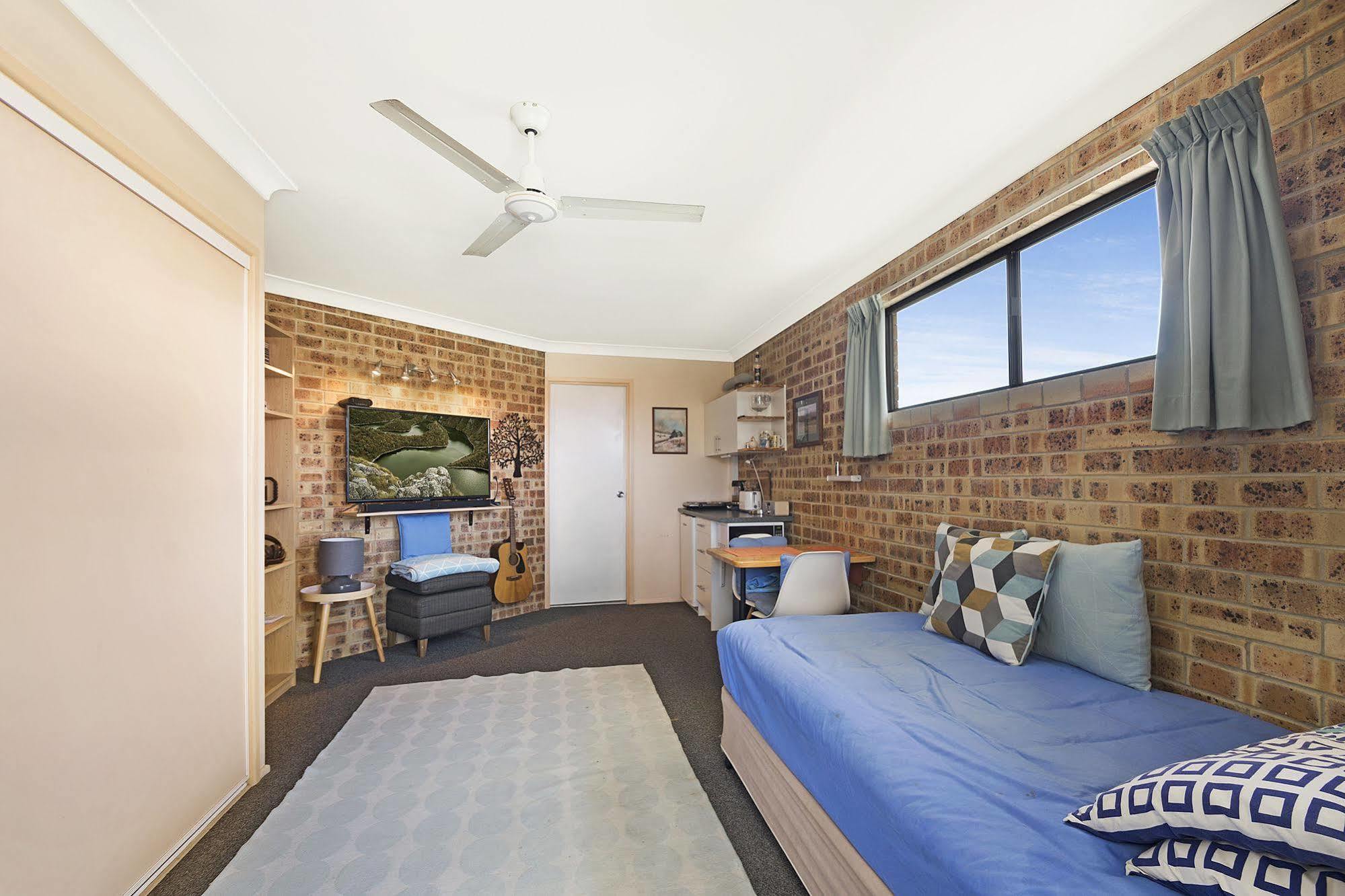 Golden Beach Motor Motel 4*